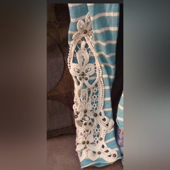 Size small NWOT striped blue-greenish top laced and beaded pretty sleeves - Picture 2 of 4